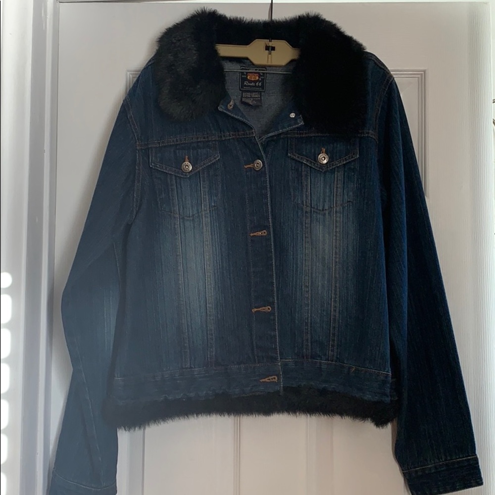 Levi jacket with black fur on color & bottom